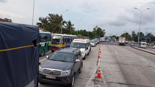 Trực tiếp: Trạm thu phí Cai Lậy lại hỗn loạn - Ảnh 5.