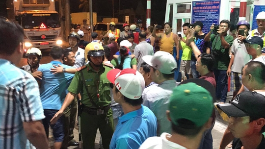 Trực tiếp: Trạm thu phí Cai Lậy lại hỗn loạn - Ảnh 10.