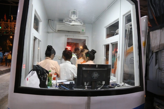 Trực tiếp: Trạm thu phí Cai Lậy lại hỗn loạn - Ảnh 13.