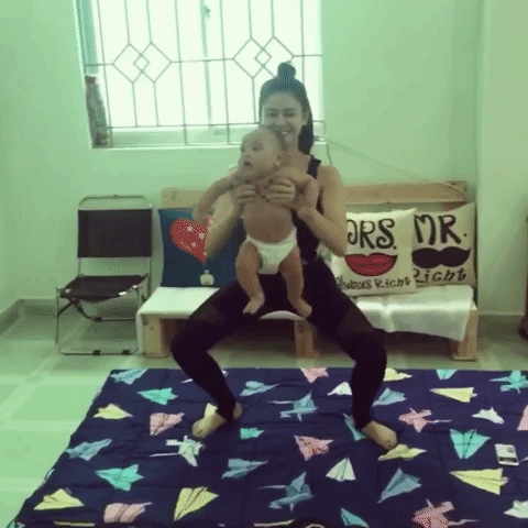 Trương Quỳnh Anh bị chỉ trích dữ dội vì vừa bế trẻ nhỏ vừa tập thể dục - Ảnh 2.