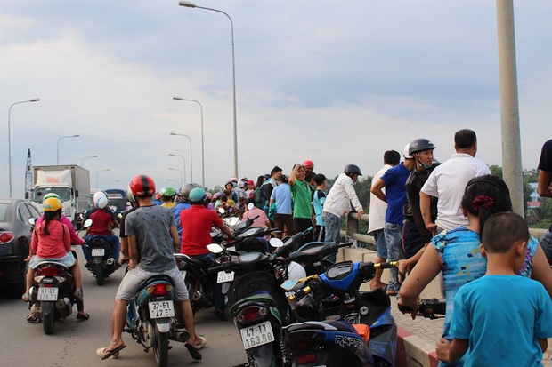 Cô gái ngây dại đứng nhìn người yêu gieo mình xuống sông Sài Gòn tự tử - Ảnh 2.