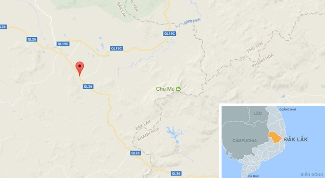CSGT dung xe chuyen dung cho nan nhan di cap cuu hinh anh 2