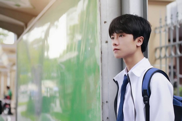 Nhiều người cũng kịp nhận ra 9x là diễn viên trong một bộ phim dành cho học sinh đang được công chiếu nên không ít ý kiến cho rằng đây có lẽ chỉ là một cảnh trong phim.