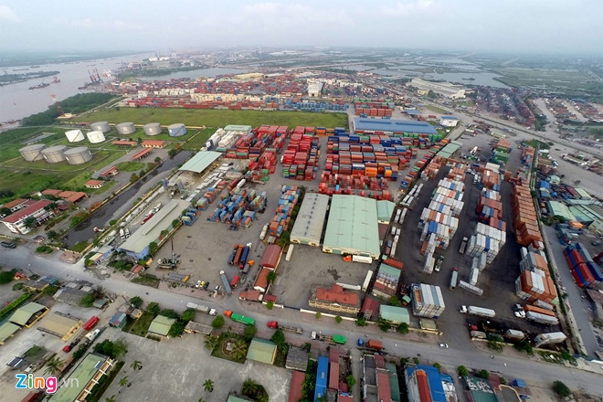 Giu 2 container cho day dong ho Phap tai cang Hai Phong hinh anh 1