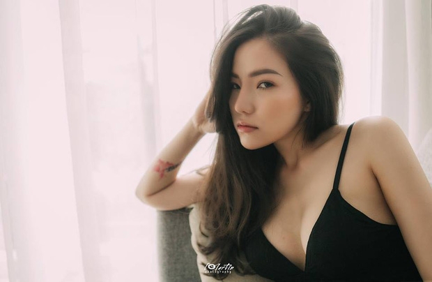 Giữa ồn ào chồng cũ chia tay tình mới, Lý Phương Châu tung bộ ảnh sexy đến bất ngờ! - Ảnh 1.