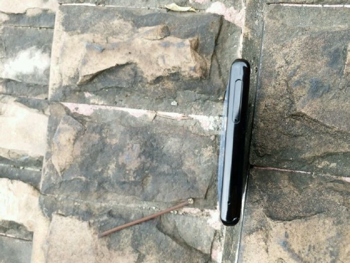 Xuat hien thiet bi duoc cho la Galaxy Note 8 hinh anh 2