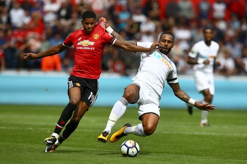 Marcus Rashford thi dau khong tot o tran gap Swansea.