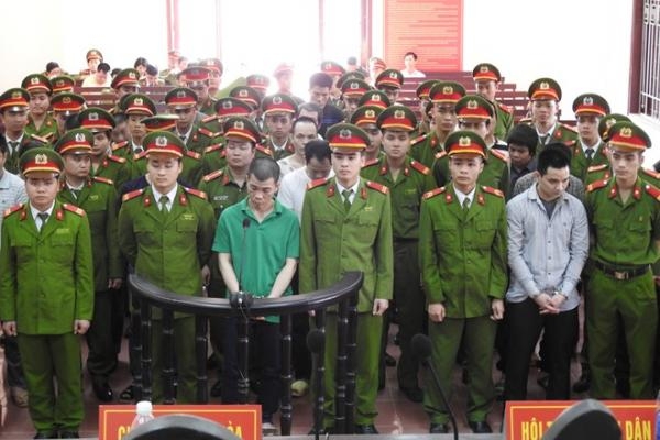Các bị cáo tại phiên tòa sơ thẩm. (Ảnh: báo An ninh thủ đô)