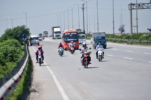  Và thực tế đã diễn ra như lo ngại, theo cơ quan chức năng tỉnh Bắc Ninh, TNGT tăng trên cả 3 tiêu chí. Từ 10/6/2016 - 10/6/2017, trên tuyến QL1 thuộc địa phận tỉnh Bắc Ninh đã xảy ra 11 vụ TNGT (tăng 5 vụ), làm chết 9 người (tăng 7 người), bị thương 5 người (tăng 5 người). 