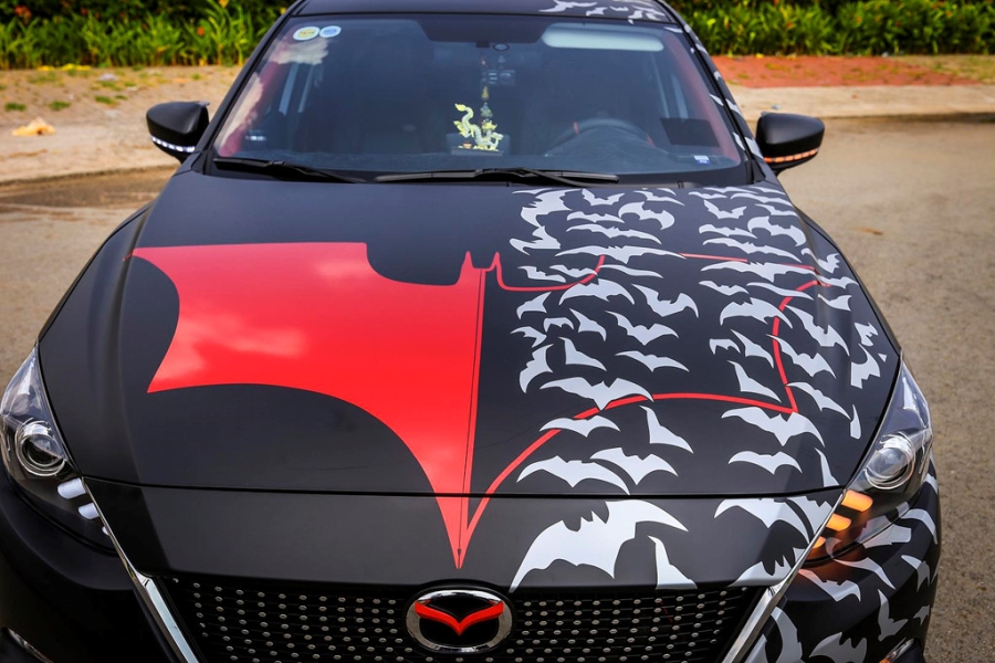 Mazda3 2017 dan tem Batman, do do choi tai Sai Gon hinh anh 3