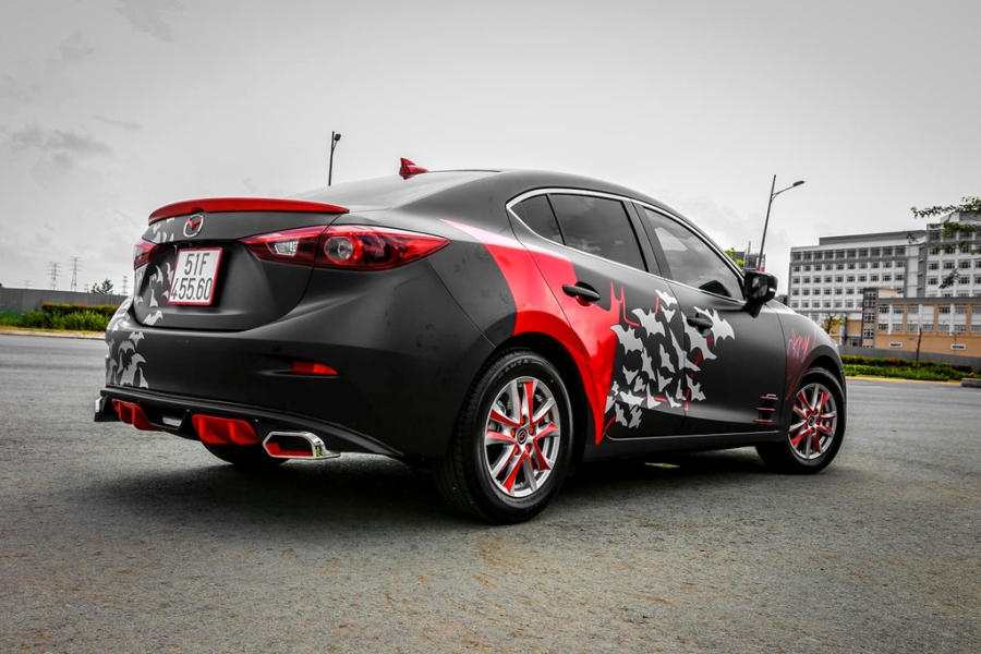 Mazda3 2017 dan tem Batman, do do choi tai Sai Gon hinh anh 4