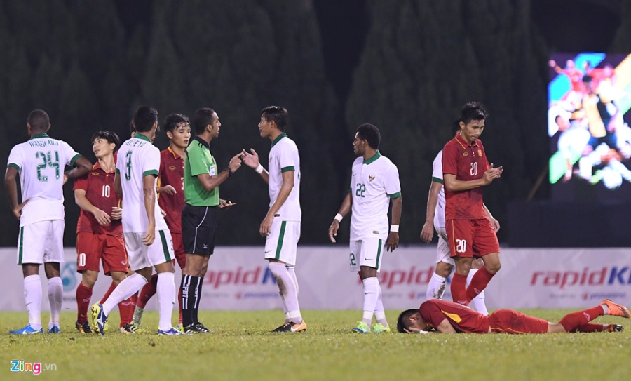 Nhung pha bong bao luc cua U22 Indonesia hinh anh 3