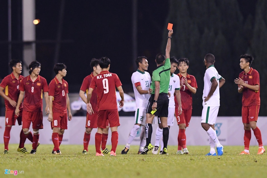 Nhung pha bong bao luc cua U22 Indonesia hinh anh 4