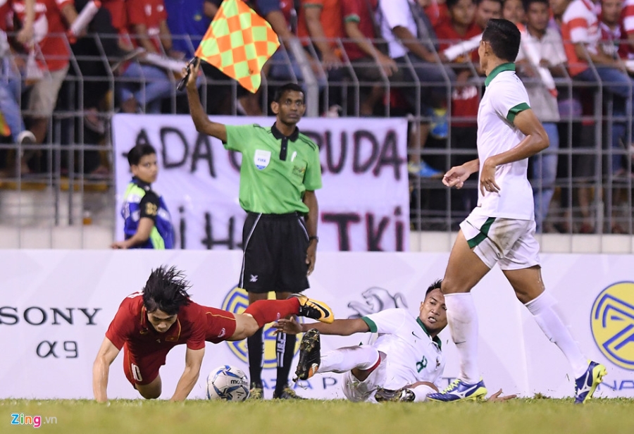 Nhung pha bong bao luc cua U22 Indonesia hinh anh 11