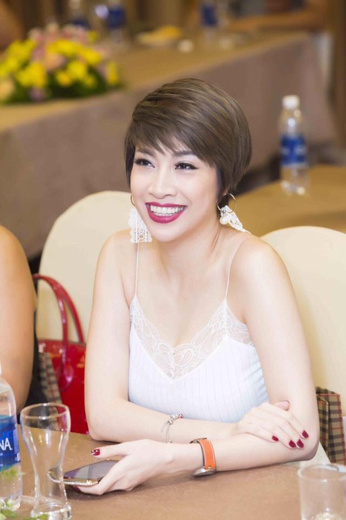Pha Lê tiết lộ chuyện tình Hà Hồ - Kim Lý: Anh luôn hôn chị, không rời mắt khỏi chị 1 giây - Ảnh 1. Pha Lê tiết lộ chuyện tình Hà Hồ - Kim Lý: Anh luôn hôn chị, không rời mắt khỏi chị 1 giây - Ảnh 1.