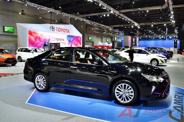 Toyota Camry 2017 được vén màn tại Đông Nam Á với trang bị tốt hơn - Ảnh 4.