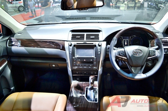 Toyota Camry 2017 được vén màn tại Đông Nam Á với trang bị tốt hơn - Ảnh 5.