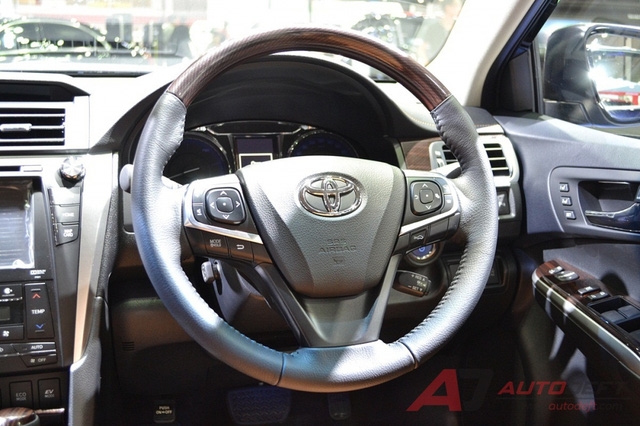 Toyota Camry 2017 được vén màn tại Đông Nam Á với trang bị tốt hơn - Ảnh 6.