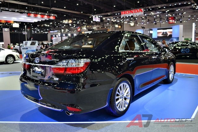 Toyota Camry 2017 được vén màn tại Đông Nam Á với trang bị tốt hơn - Ảnh 10.