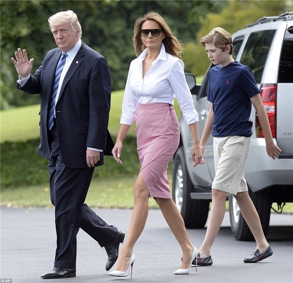 Cậu út điển trai nhà Trump lại gây bão truyền thông khi xuất hiện với set đồ bình dân - Ảnh 2.
