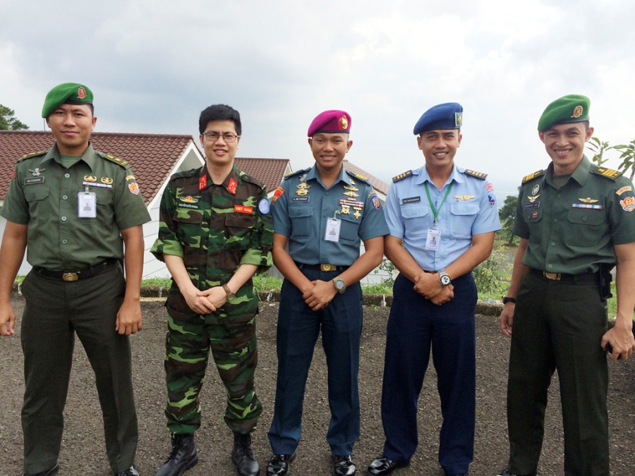 Tu thi sinh Olympia den si quan gin giu hoa binh Lien Hop Quoc hinh anh 4