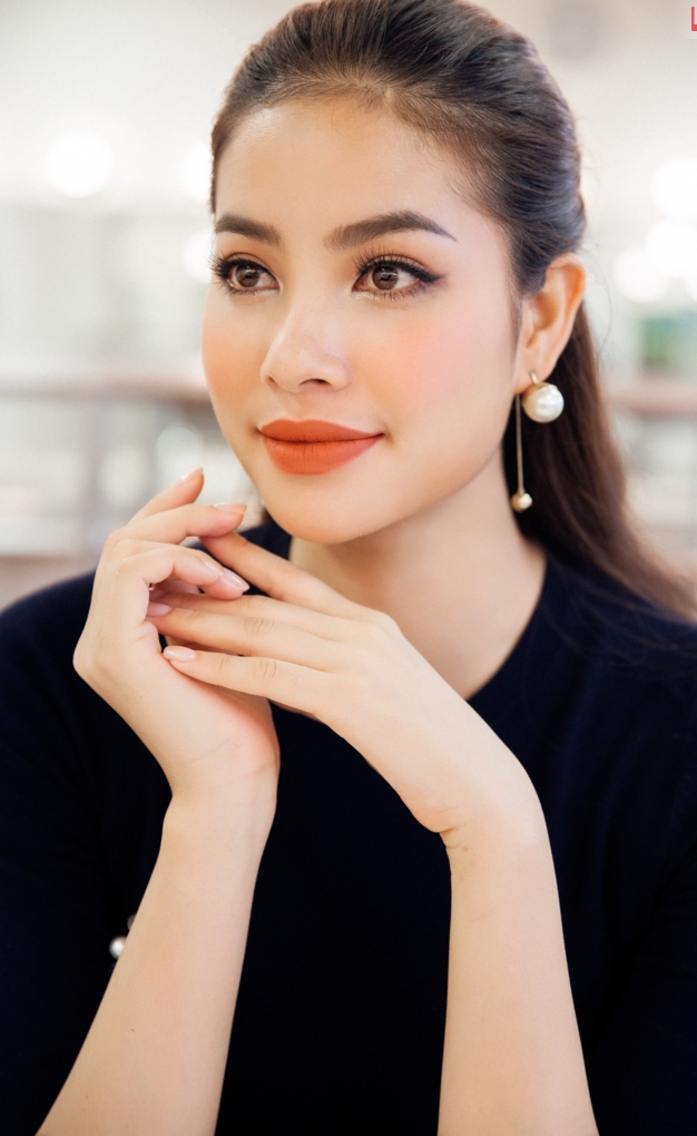 Sao Việt đồng loạt lăng xê mốt lông mày cong, gẩy rõ từng sợi - Ảnh 4.