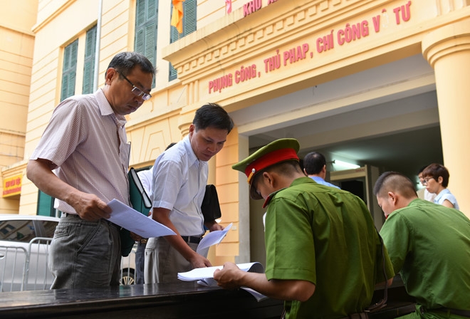 Ha Van Tham va hang chuc thuoc cap bi dua ra xet xu sang nay hinh anh 1