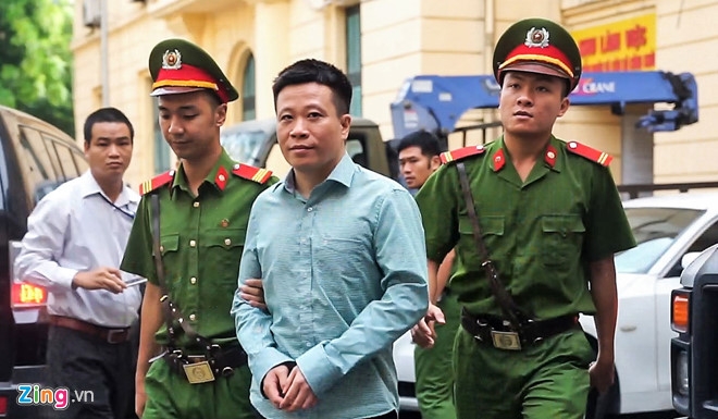 Ha Van Tham va hang chuc thuoc cap bi dua ra xet xu sang nay hinh anh 2