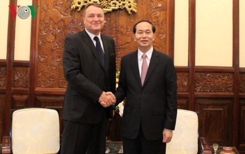 chu tich nuoc tran dai quang tiep dai su slovakia hinh 2