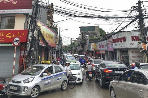 Hàng loạt tuyến đường Thủ đô ùn tắc trong cơn mưa buổi sáng - ảnh 5