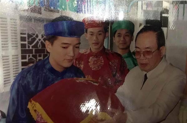he lo anh dam vinh hung di be trap cung hoai linh thoi ca hai con 