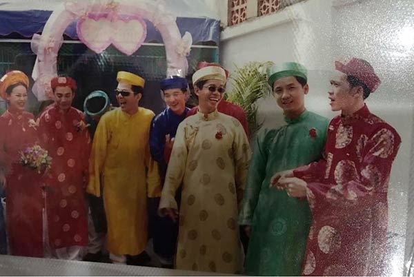 he lo anh dam vinh hung di be trap cung hoai linh thoi ca hai con 