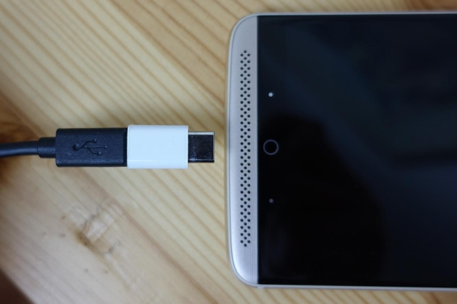 Tại sao cổng microUSB trên smartphone chưa hết thời? - ảnh 1