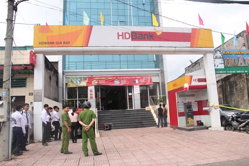 Phát hiện chiếc xe máy nghi của nghi phạm cướp ngân hàng  - ảnh 2