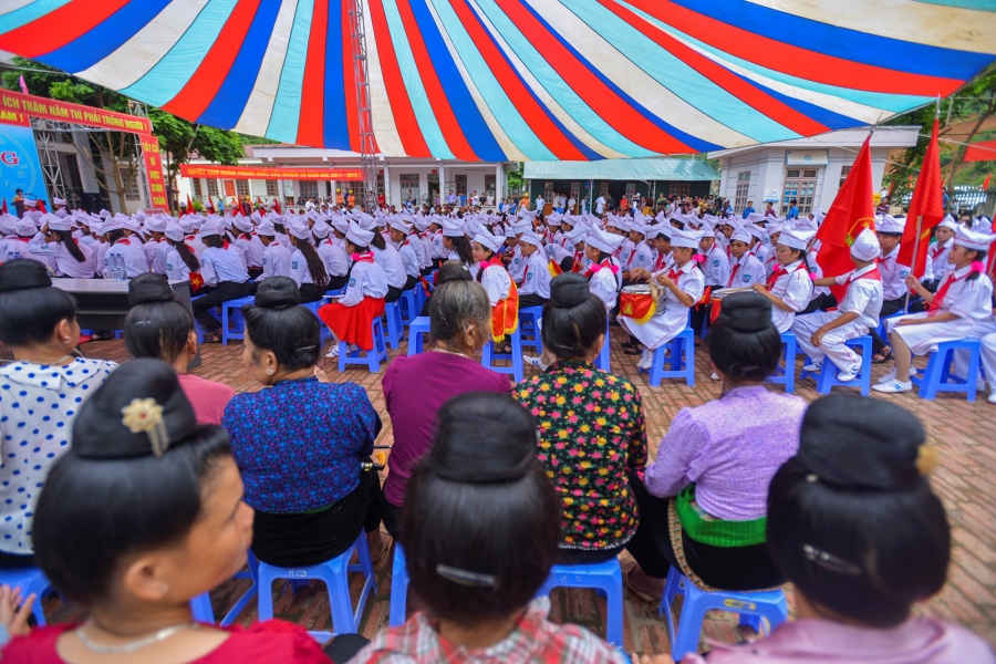 Le khai giang o vung ron lu dau thuong hinh anh 27