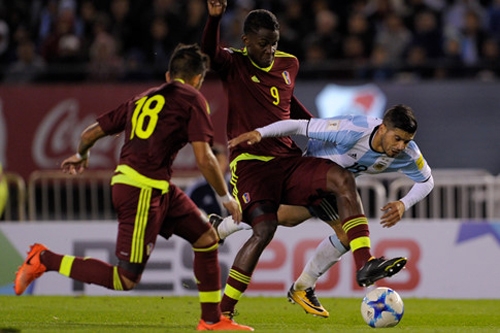argentina-hoa-doi-cuoi-bang-venezuela-nho-ban-phan-luoi