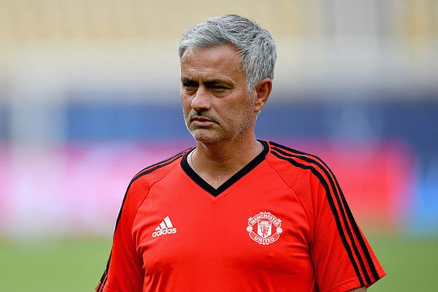 toan thang 3 tran dau mua, mourinho nhan thuong tu m.u hinh anh 1