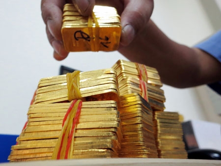  Phiên giao dịch sáng nay 11/9, giá vàng SJC đảo chiều giảm khoảng 100.000 đồng/lượng khi giá vàng giao ngay tại châu Á giảm 11 USD/ouce. 