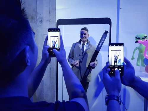 In New Zealand, the Galaxy Unpacked 2017 livestream viewing event was filled with excitement, despite the 16-hour time difference.