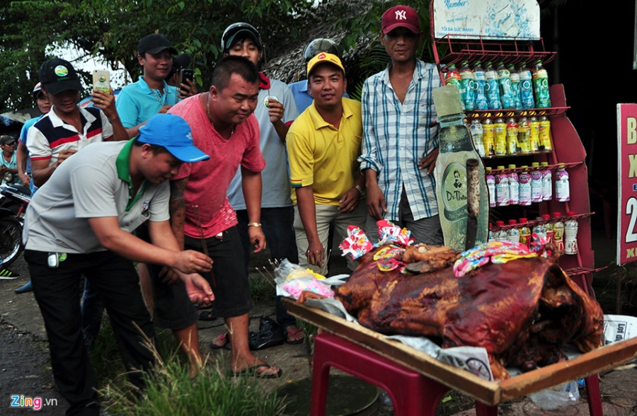 Canh sat giao thong ngan tai xe tra tien le o BOT Bien Hoa hinh anh 12