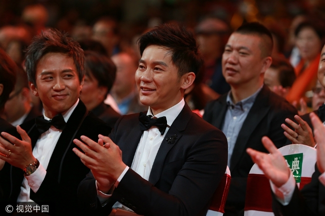 doat-giai-anh-hau-kim-ke-bang-bang-sung-suong-om-ly-than-3
