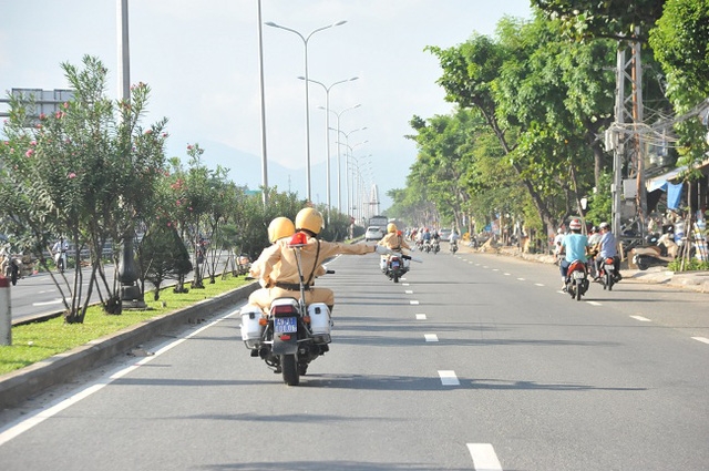Phục vụ đắc lực cho đoàn ô tô chuyên dụng phải cần đến nhiều mô tô đặc chủng để dẹp đường