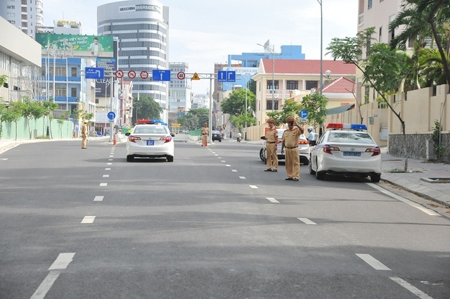 Lực lượng CSGT tại các chốt và nút giao thông