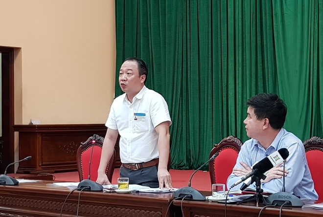 Cong an dieu tra vu bao cao su noi nhieu o Ho Tay hinh anh 1