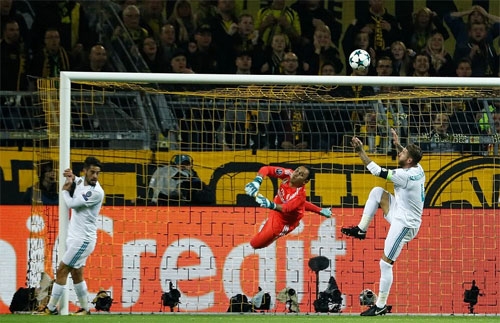 ramos-thua-nhan-cham-tay-vao-bong-trong-vong-cam-1