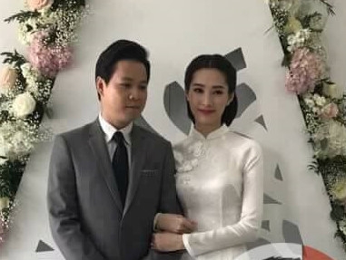 Hoa hau Dang Thu Thao va ban trai to chuc dam hoi hinh anh 1