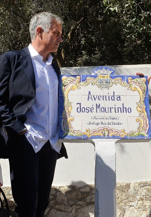 mourinho-duoc-dat-ten-duong-tai-bo-dao-nha