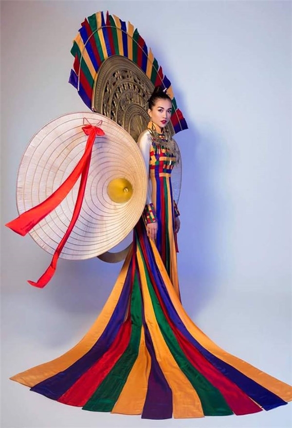 Vay non la khong lo la trang phuc dan toc Viet Nam tai Miss Universe hinh anh 2